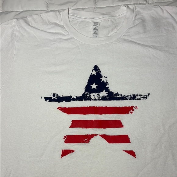White Star Graphic Patriotic Red White and Blue T-Shirt - Picture 2 of 6